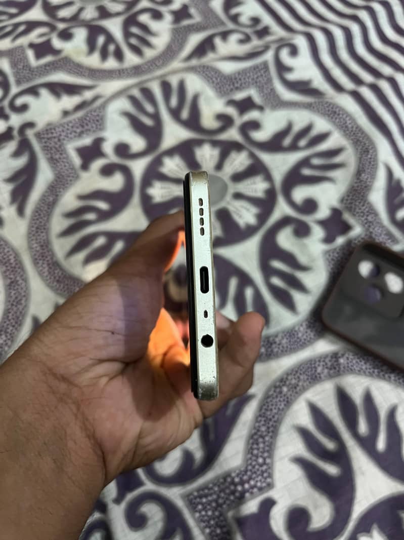 Realme C53 4