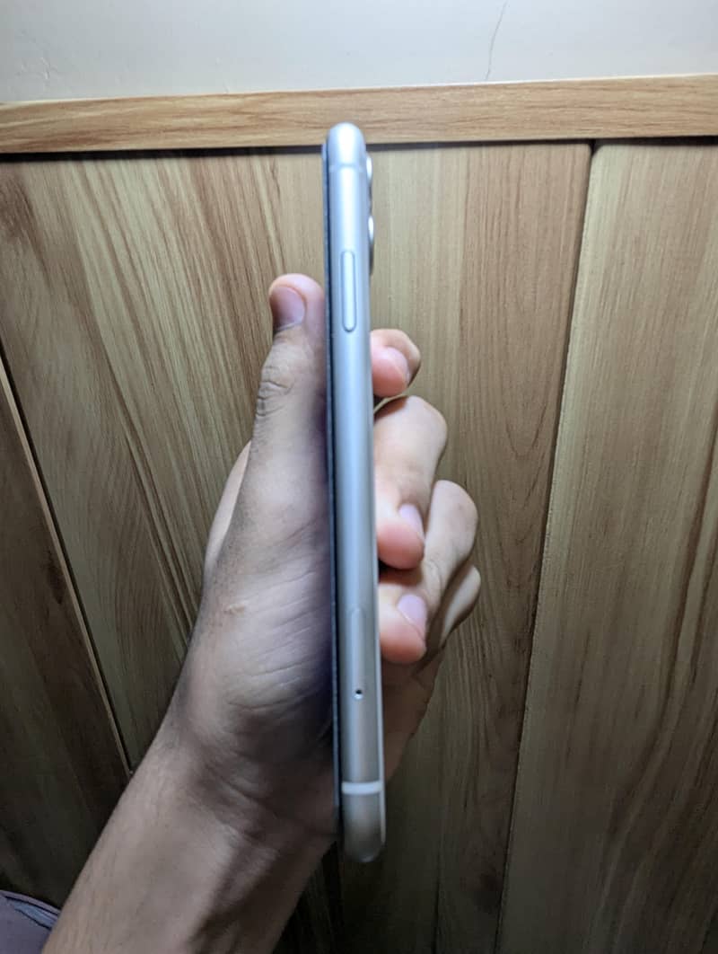 Apple iPhone 11 7