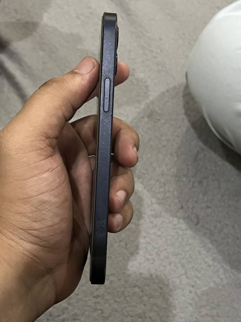 Apple iPhone 12 3