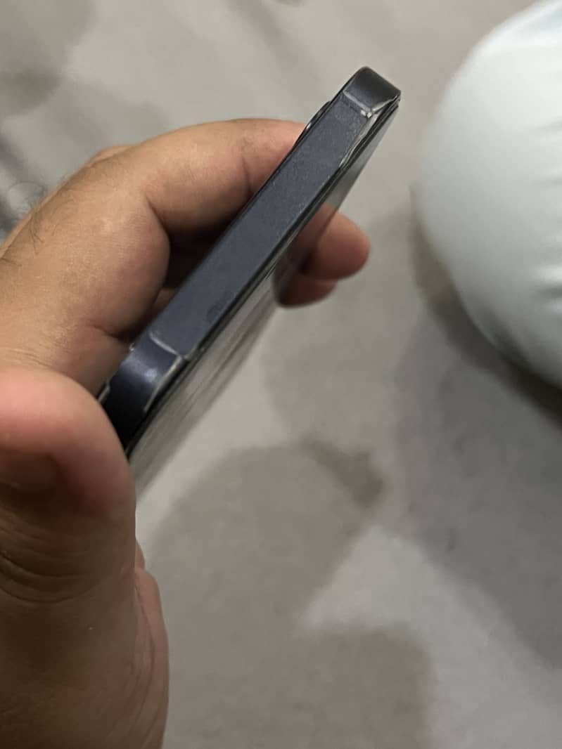 Apple iPhone 12 4