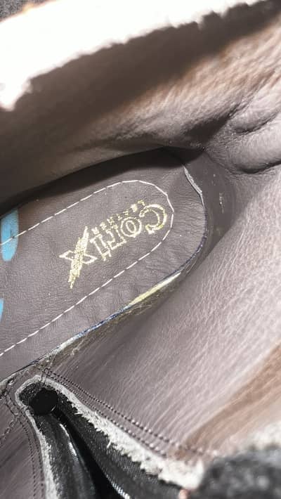 Original corix leather chelsea shoes for sale