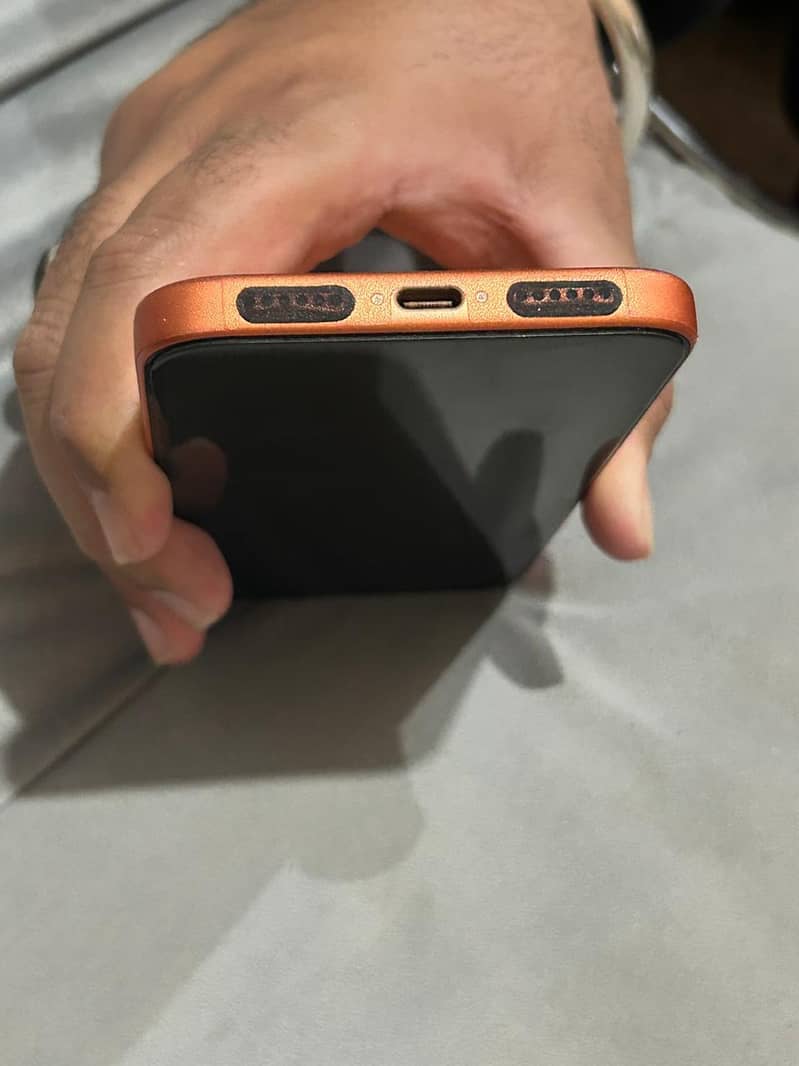 iPhone 17pro max 4
