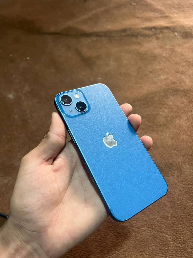Apple iPhone 13 4
