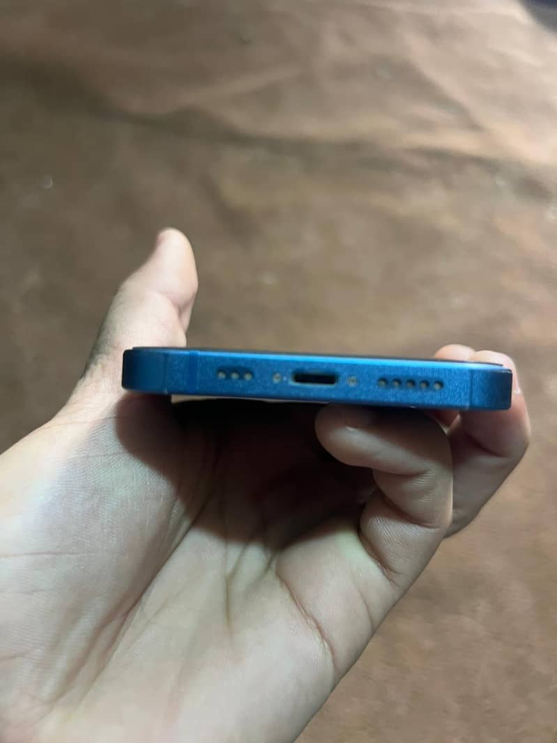 Apple iPhone 13 7