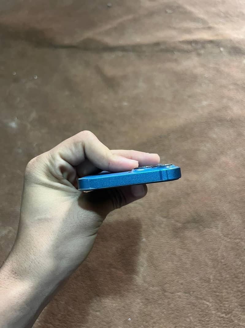 Apple iPhone 13 9