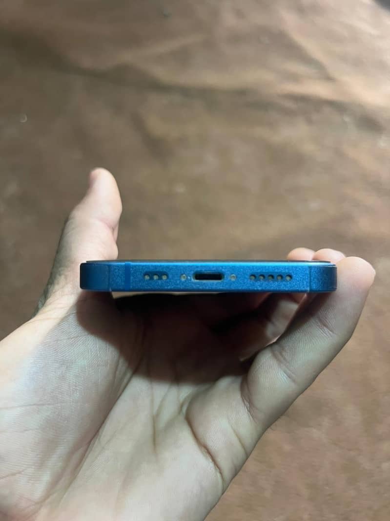 Apple iPhone 13 11