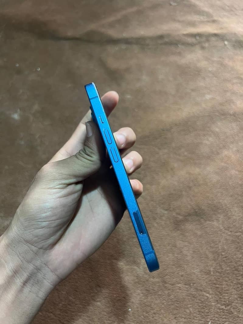 Apple iPhone 13 15