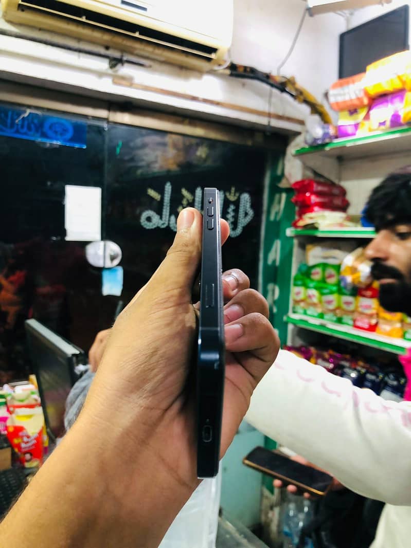 Apple iPhone 12 2