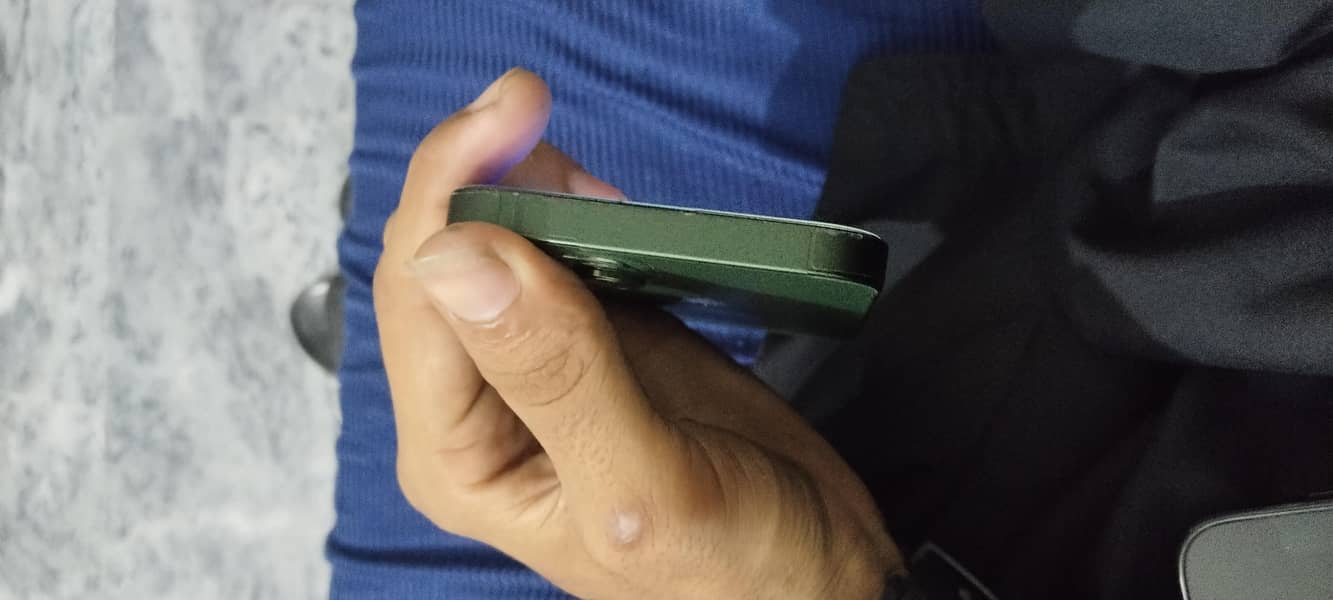 Apple iPhone 13 1
