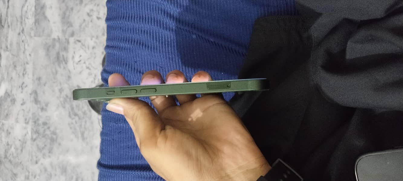 Apple iPhone 13 3