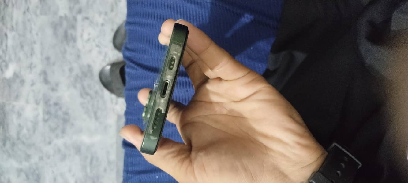 Apple iPhone 13 6