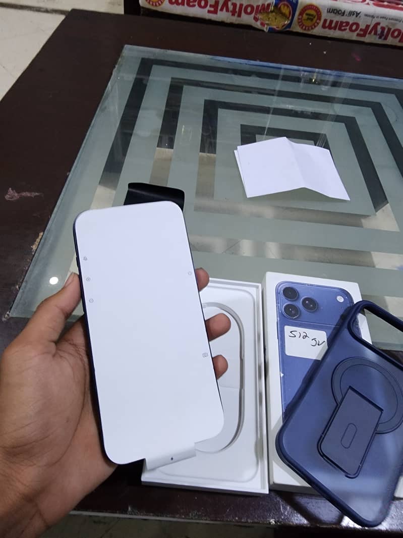 Apple iPhone 17 Pro Max 1