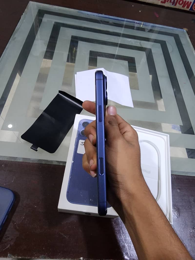 Apple iPhone 17 Pro Max 10