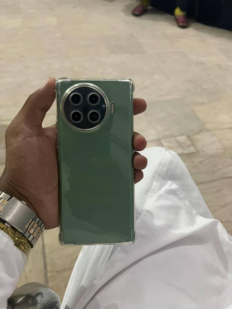 Tecno Spark 20 Pro Plus 0