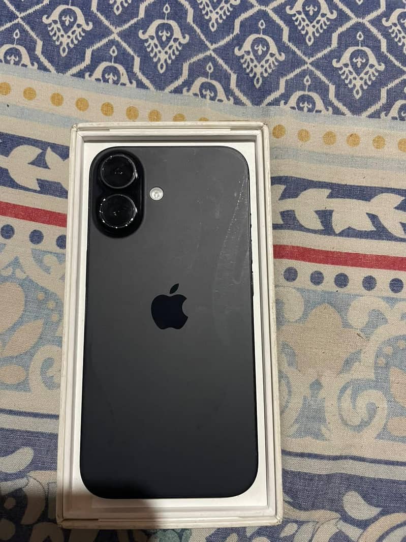 Apple iPhone 16 1
