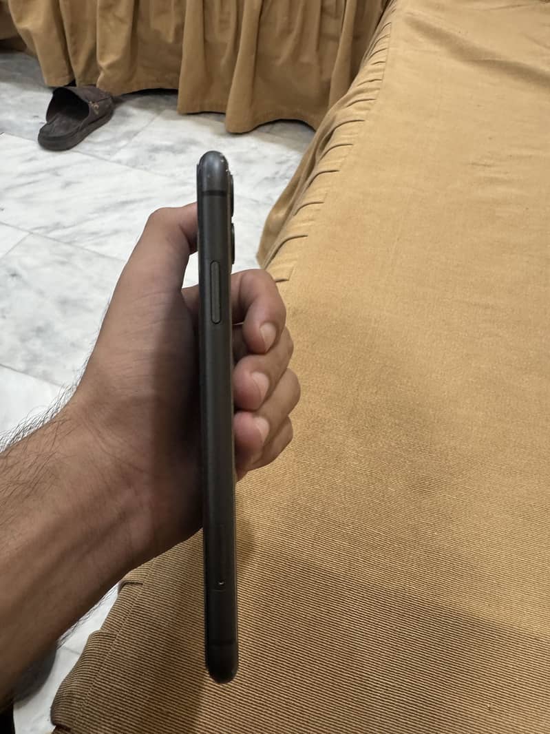 Apple iPhone 11 3