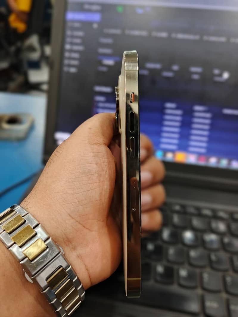 Apple iPhone 14 Pro 2