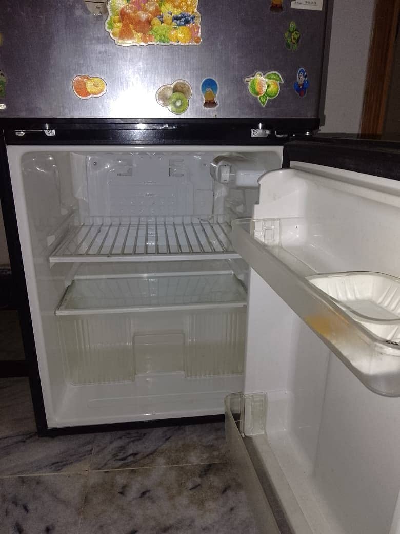 Mini Fridge 0