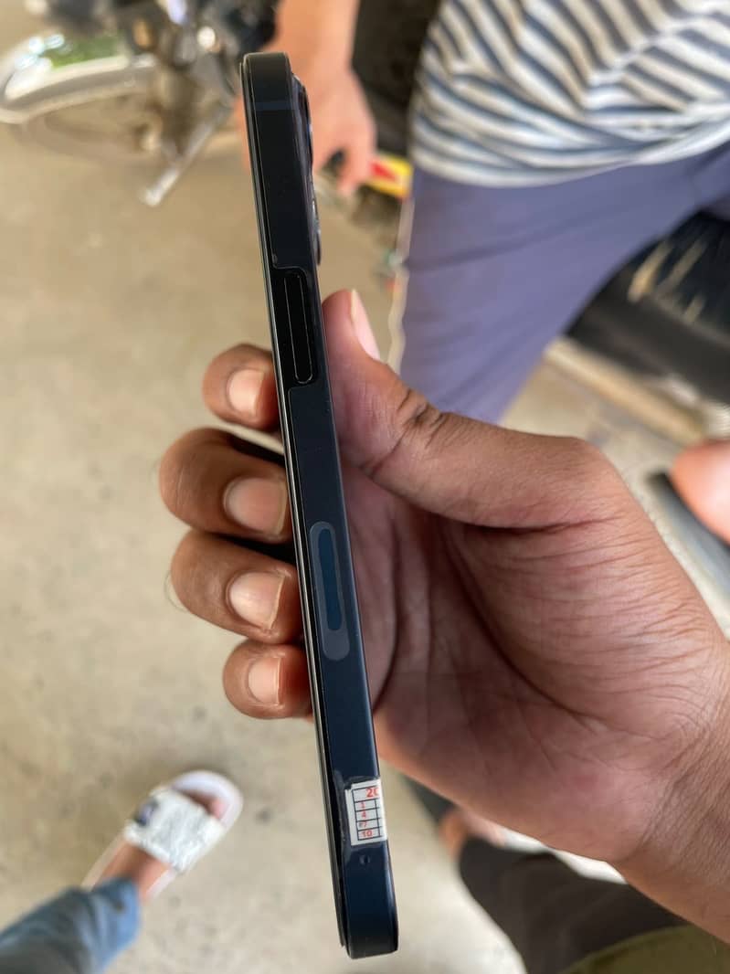 Apple iPhone 13 1