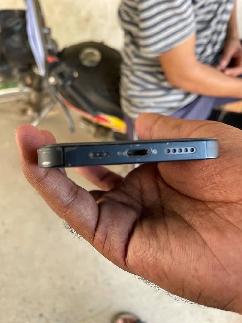 Apple iPhone 13 2