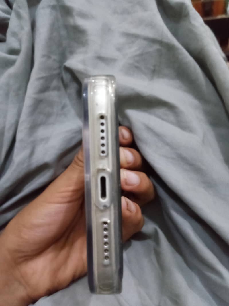 Apple iPhone 11 3