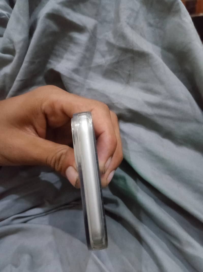 Apple iPhone 11 4