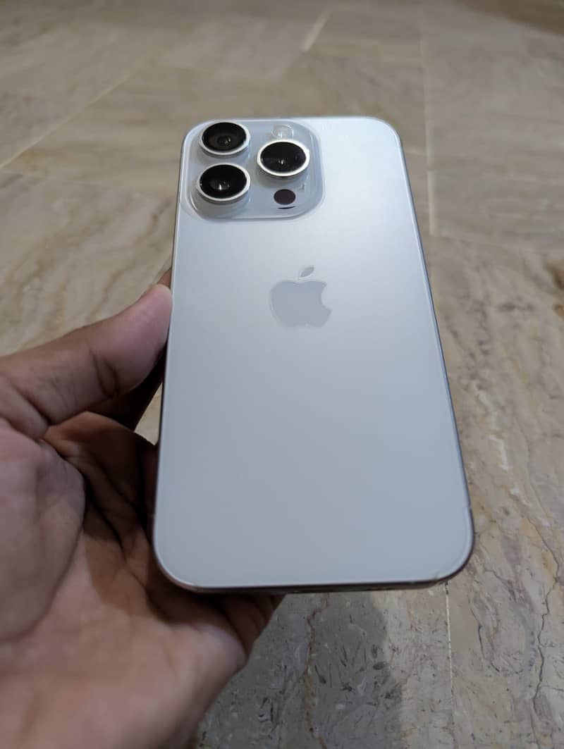 Apple iPhone 15 Pro 0
