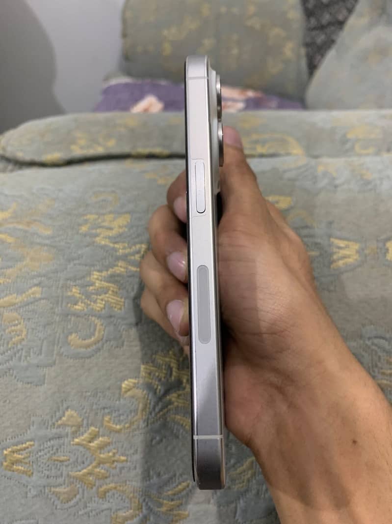 Apple iPhone 15 Pro 2