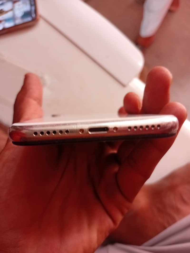 Apple iPhone X 3