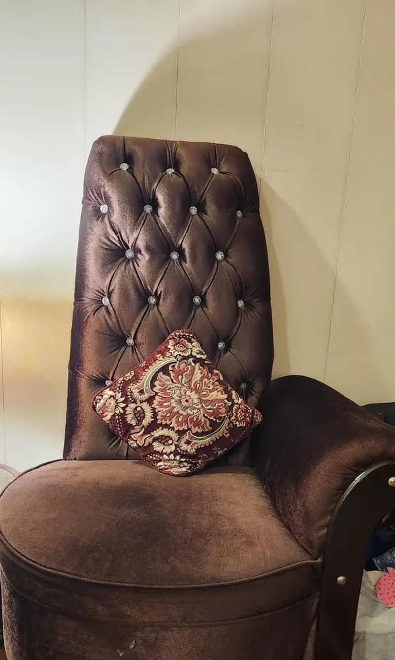 2 seats sofa 1