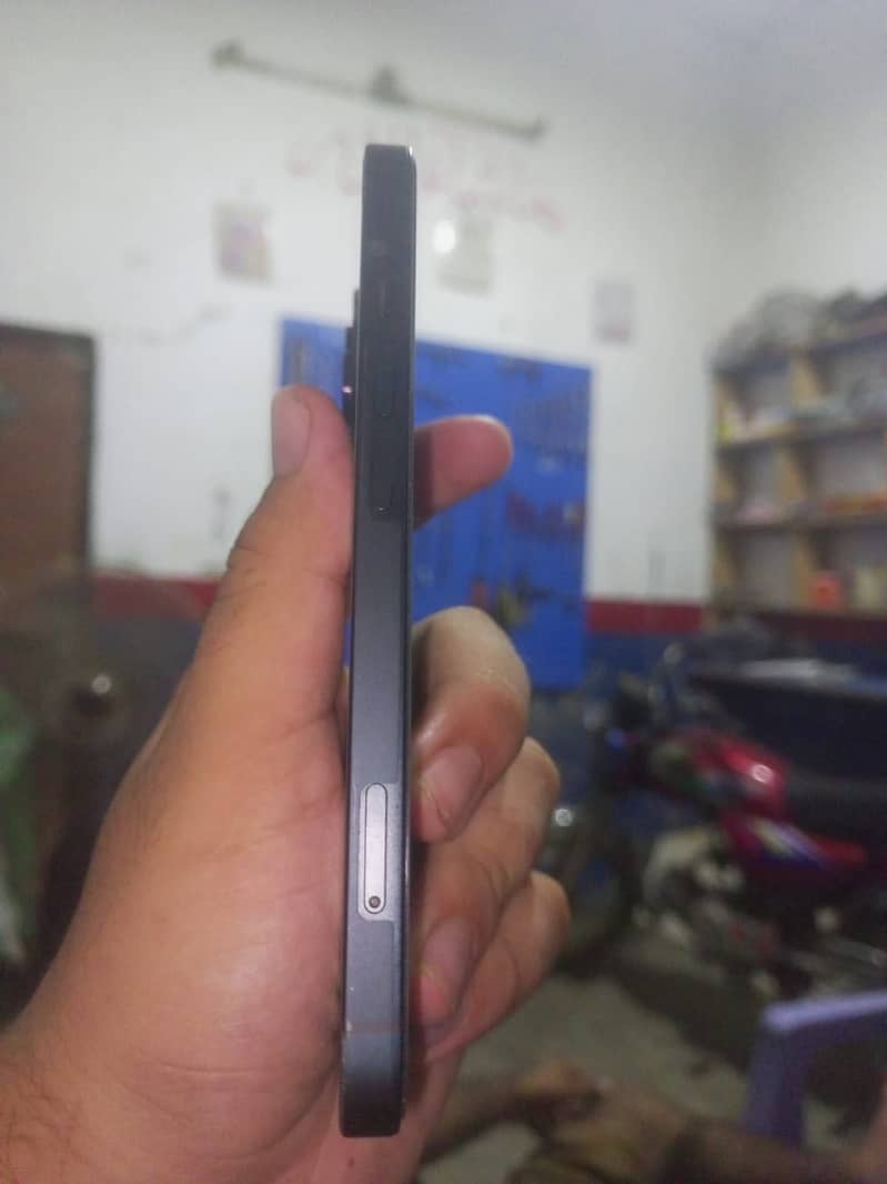 Apple iPhone 13 2