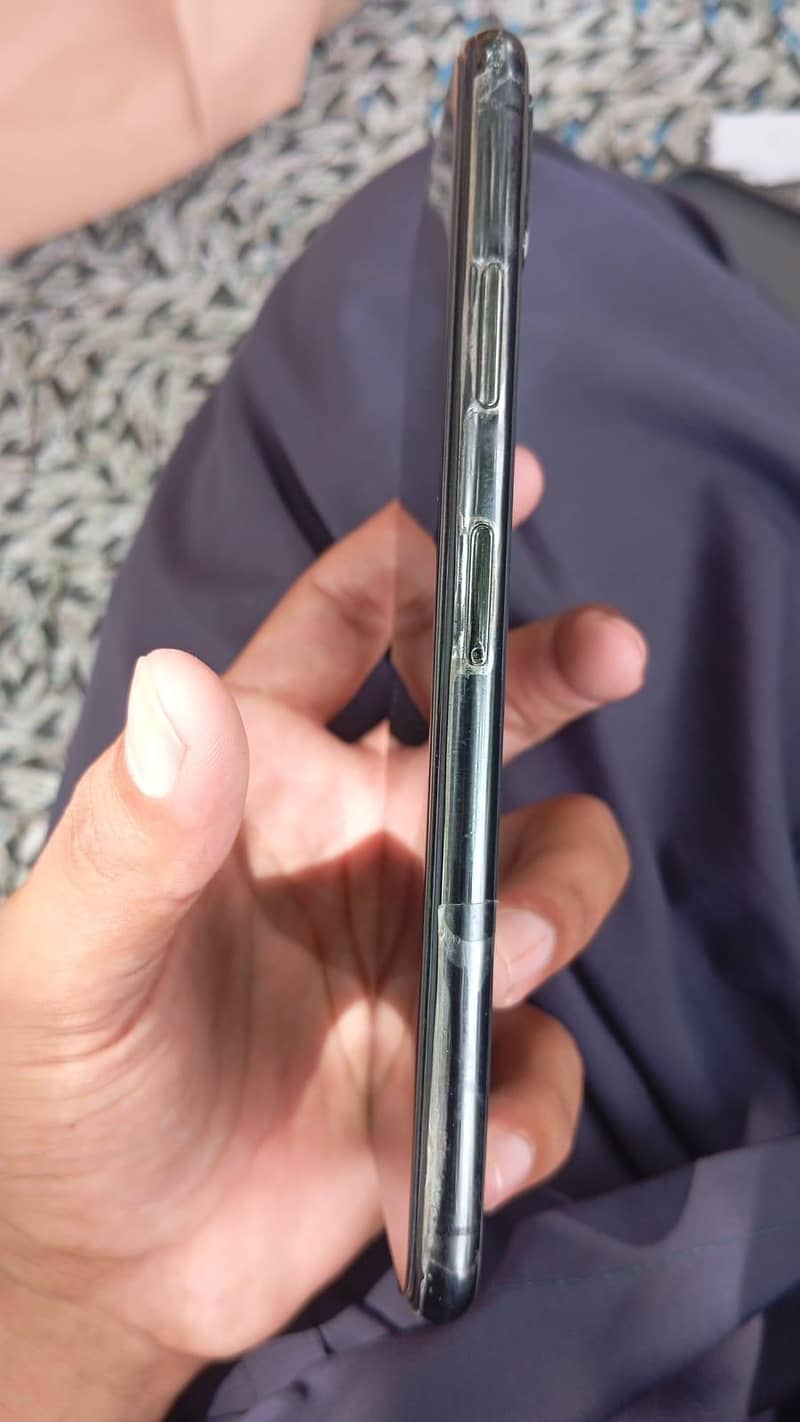Apple iPhone XS Max 1