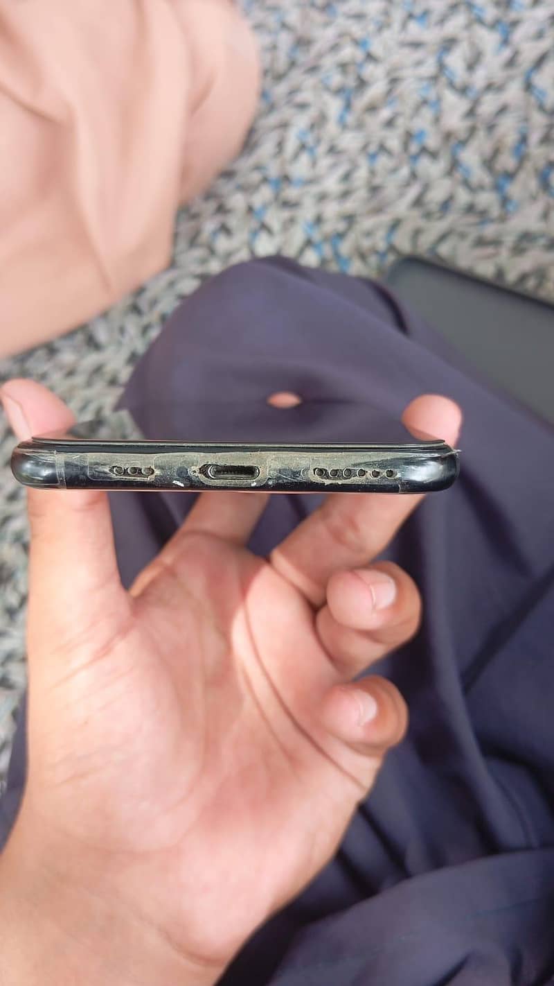 Apple iPhone XS Max 3