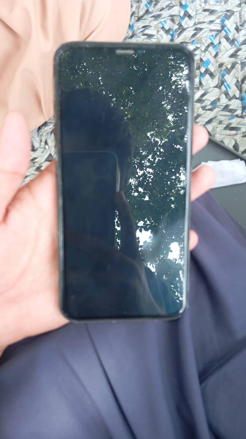 Apple iPhone XS Max 5