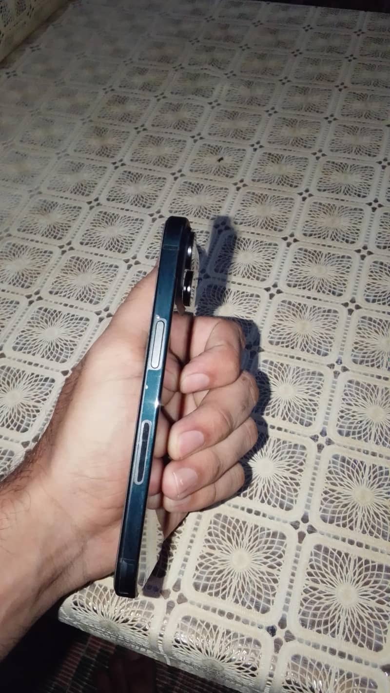 Apple iPhone 15 4