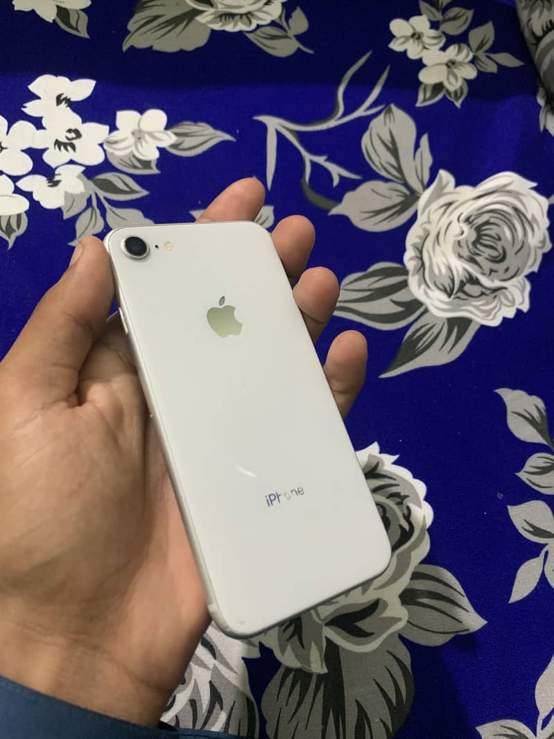 Apple iPhone 8 1