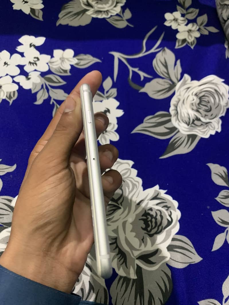 Apple iPhone 8 3