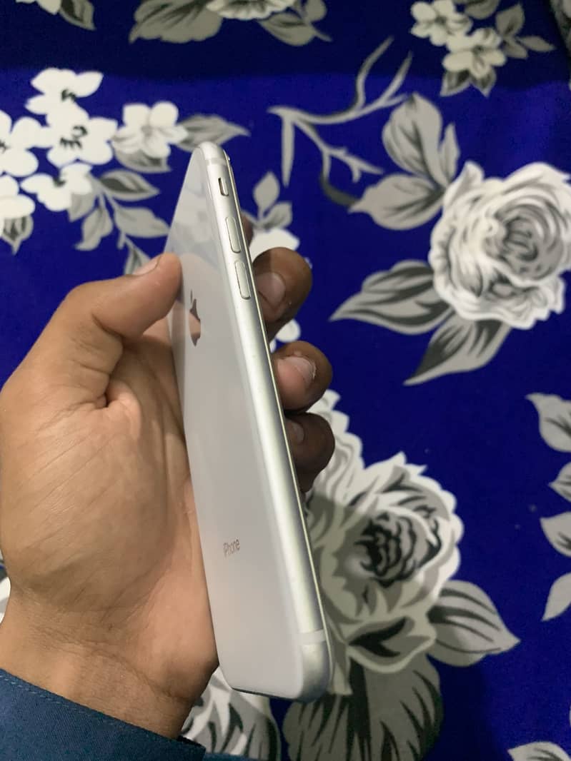 Apple iPhone 8 5