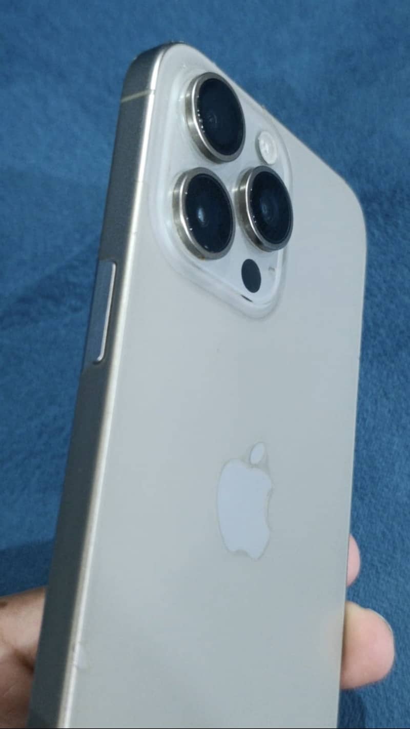 Apple iPhone 15 Pro Max 1