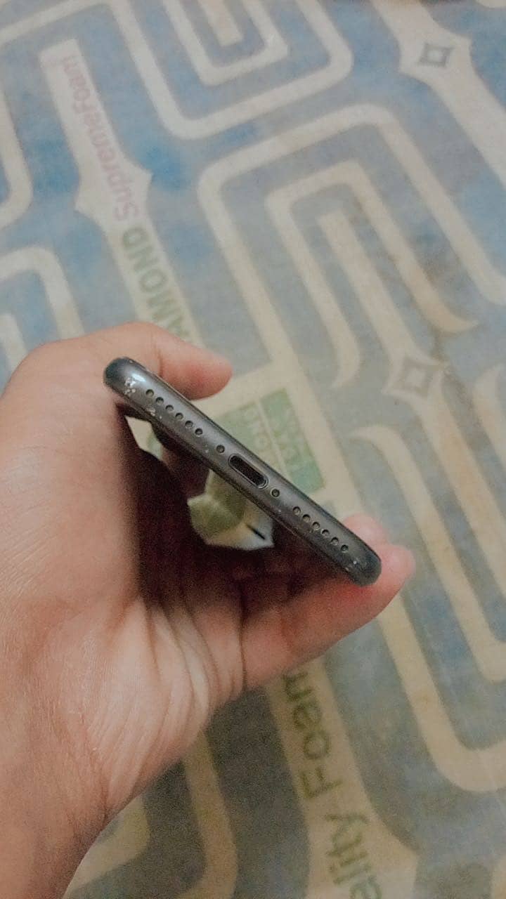 Apple iPhone 8 3