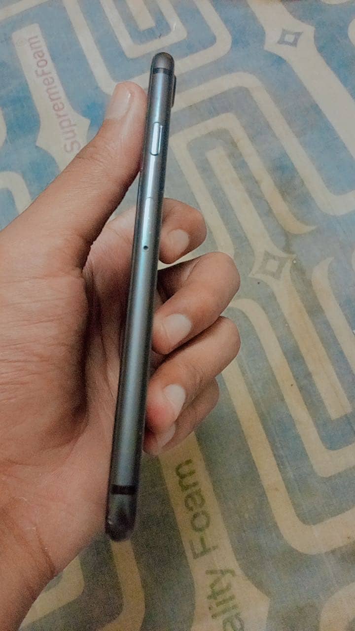 Apple iPhone 8 4