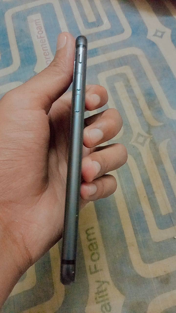 Apple iPhone 8 5
