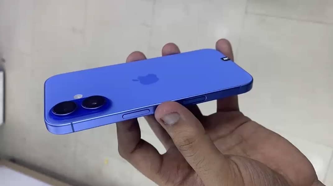 Apple iPhone 16 0