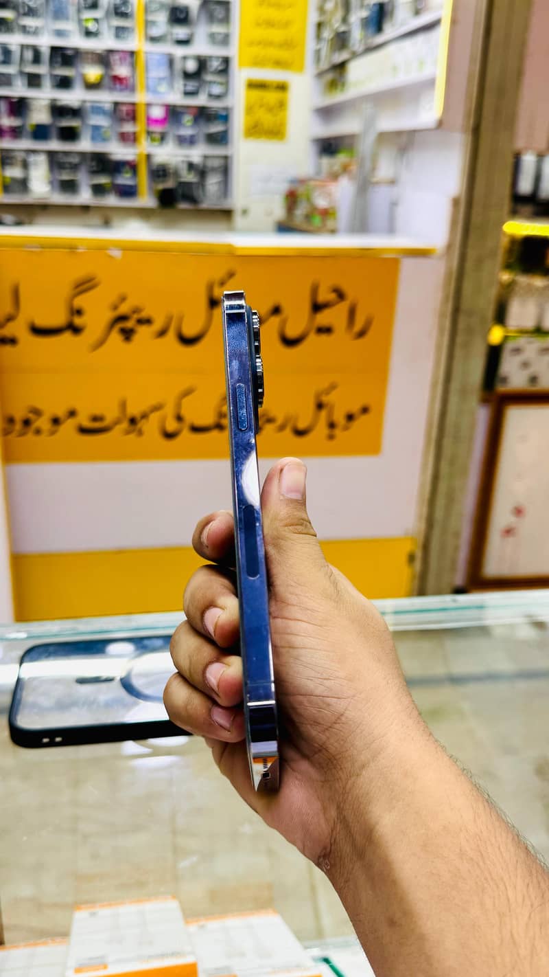 Apple iPhone 14 Pro Max 3