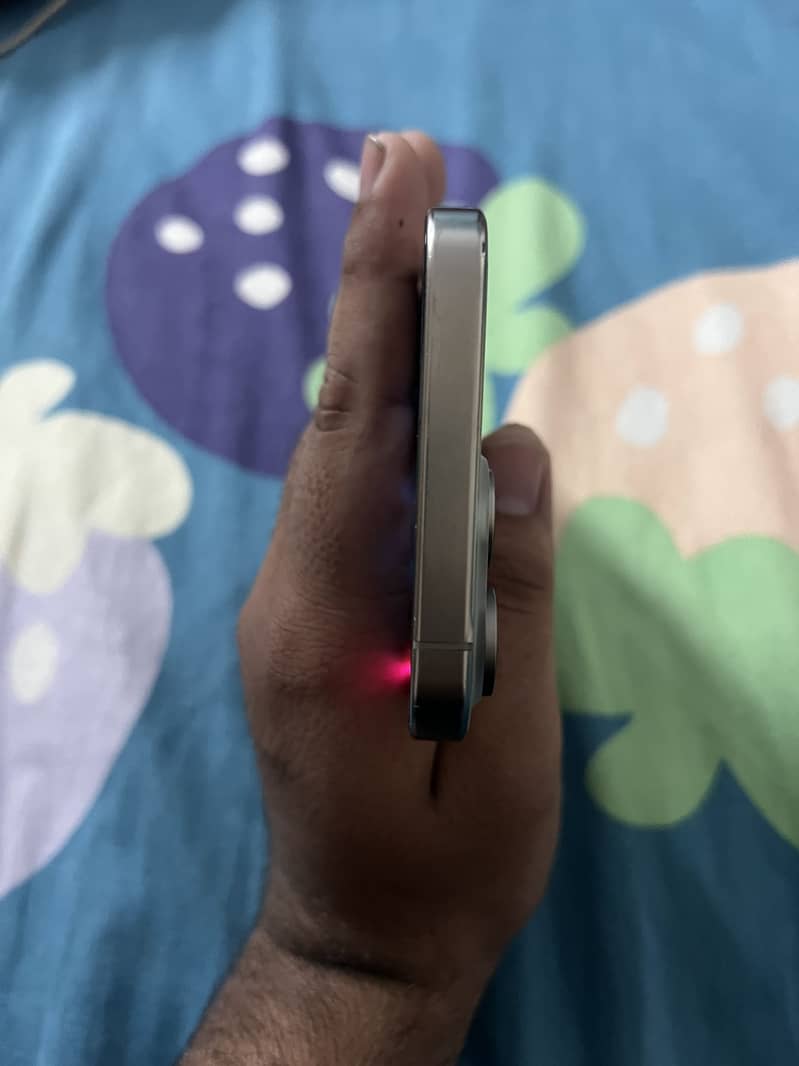 Apple iPhone 15 Pro Max 5