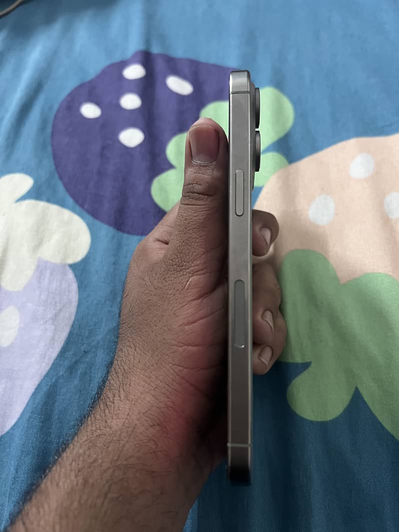 Apple iPhone 15 Pro Max 6