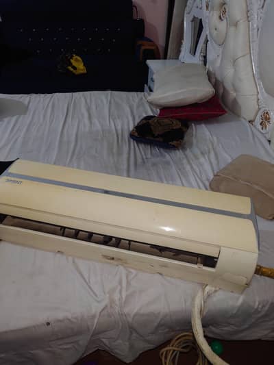 1.5 ton ac orient simple urgent sale