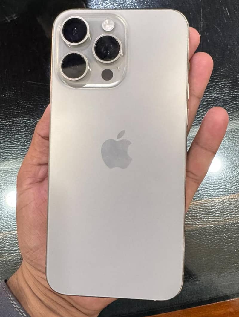 Apple iPhone 15 Pro Max 1