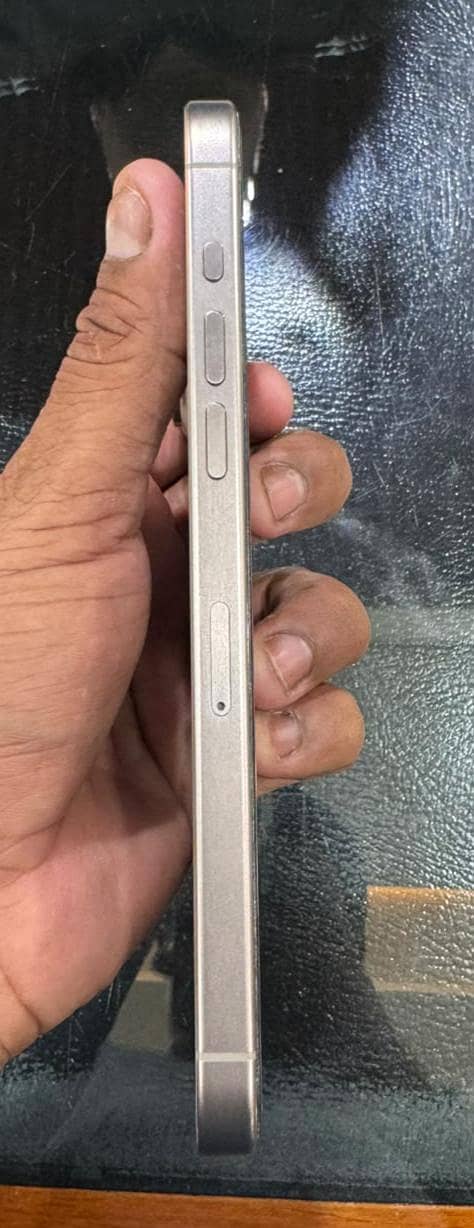 Apple iPhone 15 Pro Max 2