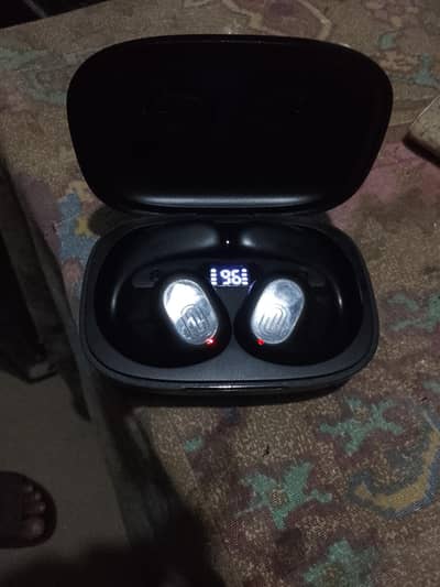 Ear Buds Urgent Sale. Good Sound And Battery Timing 48 Hours.